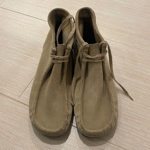 Gently worn Clark’s originals wallabee